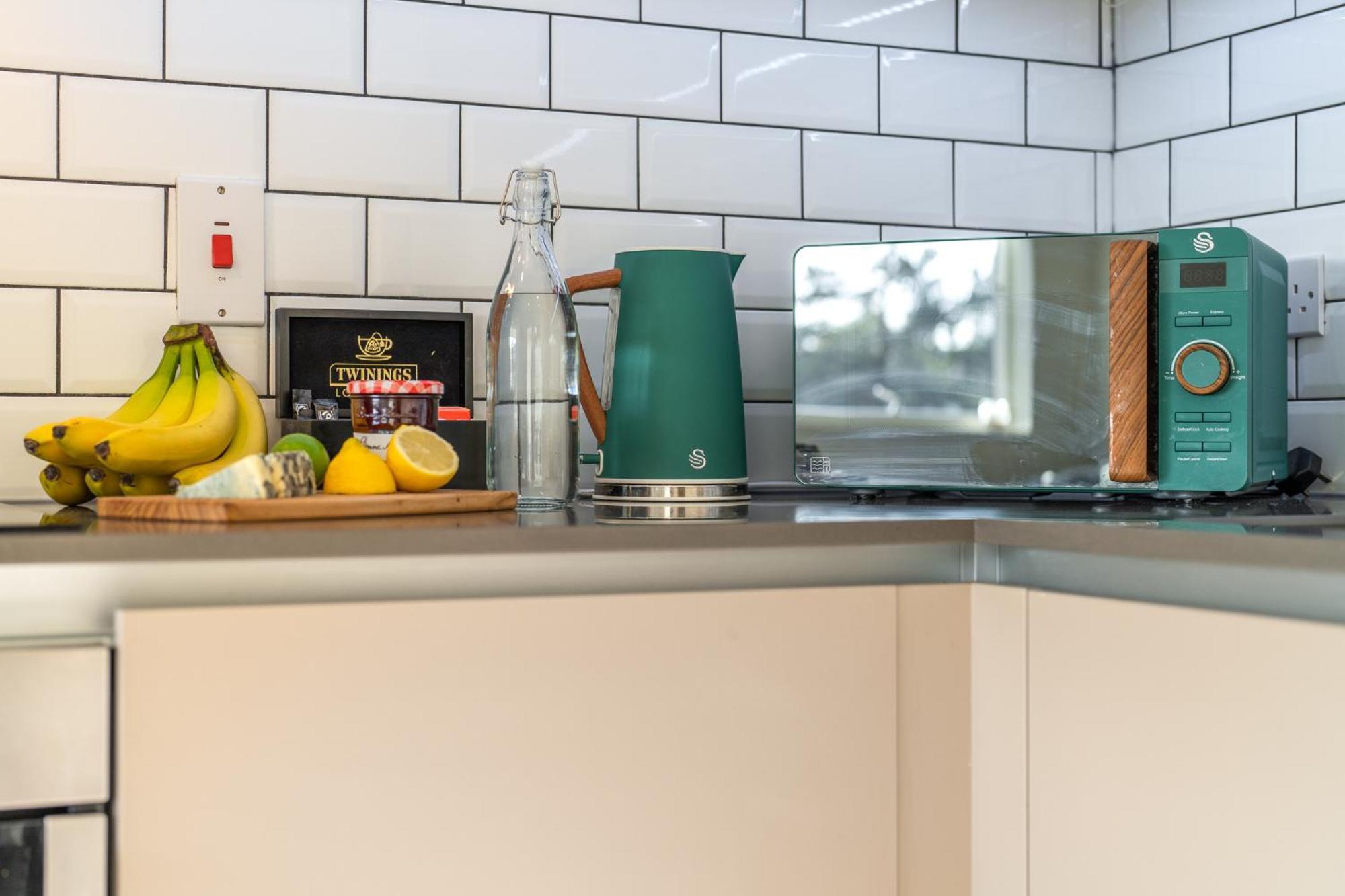 Luxury 1 Bedroom Serviced Apartment With Roof Terrace & Gym Stevenage Bagian luar foto