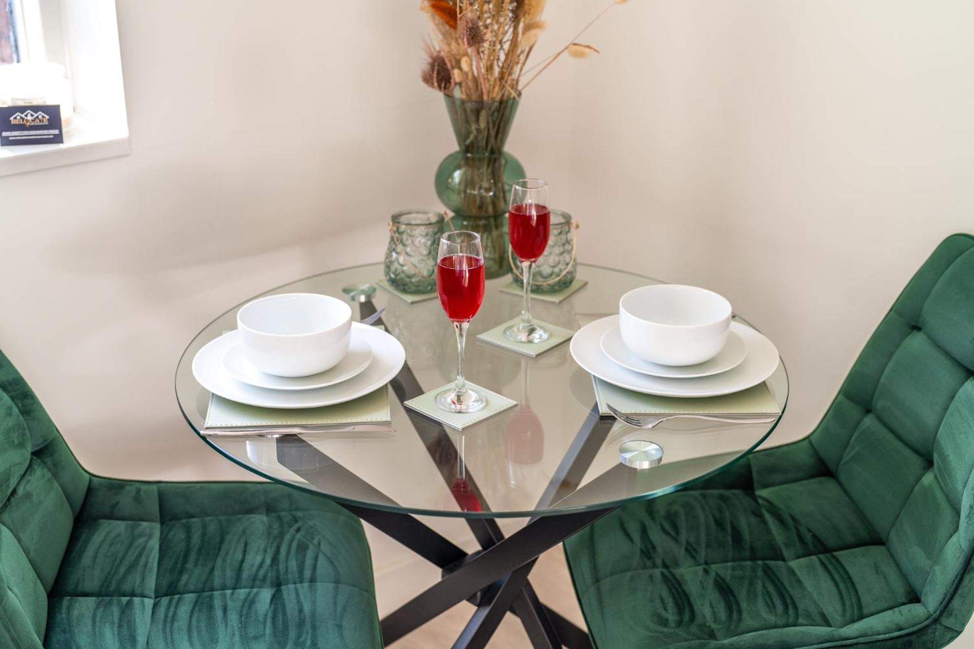 Luxury 1 Bedroom Serviced Apartment With Roof Terrace & Gym Stevenage Bagian luar foto