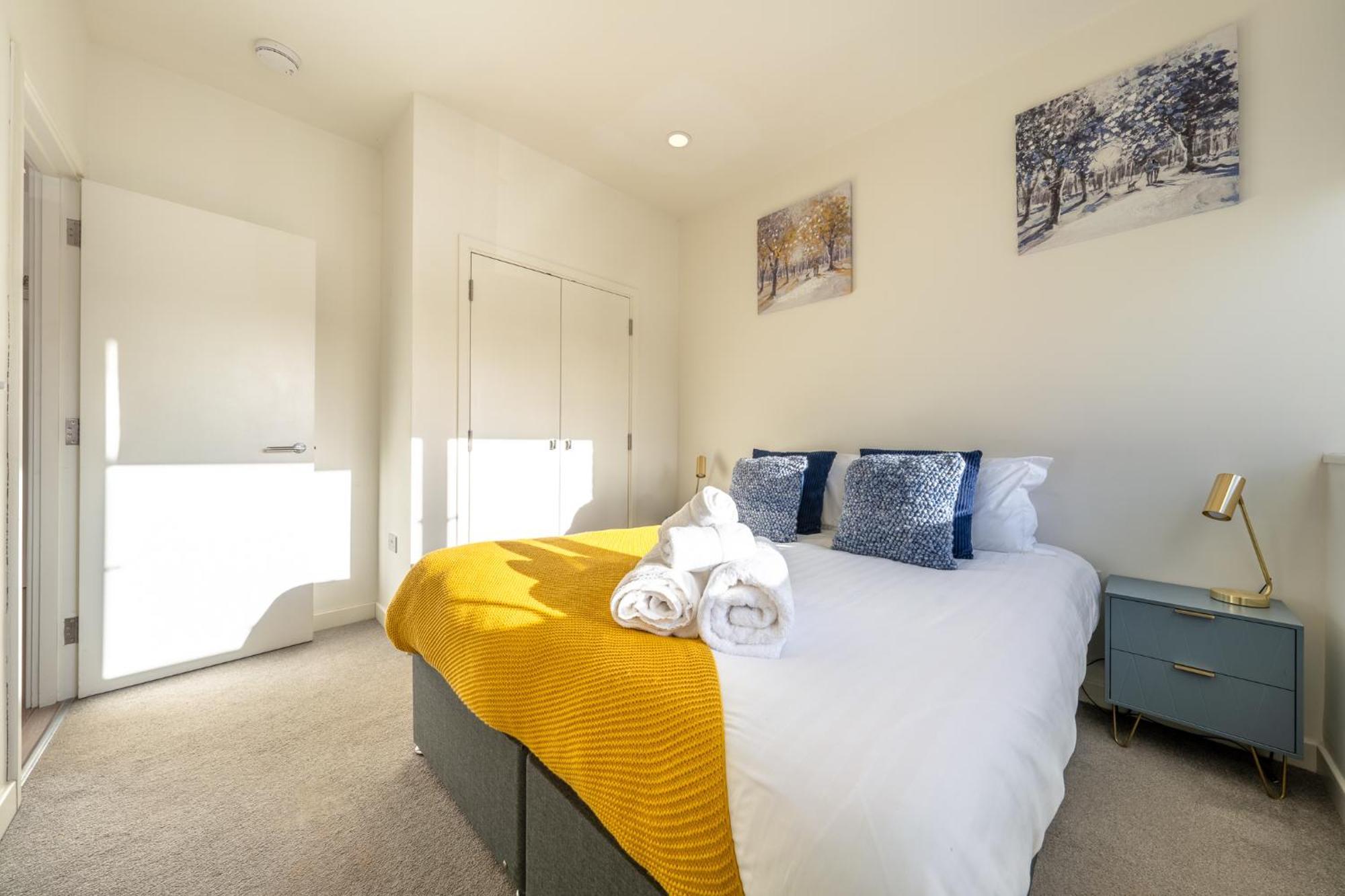 Luxury 1 Bedroom Serviced Apartment With Roof Terrace & Gym Stevenage Bagian luar foto