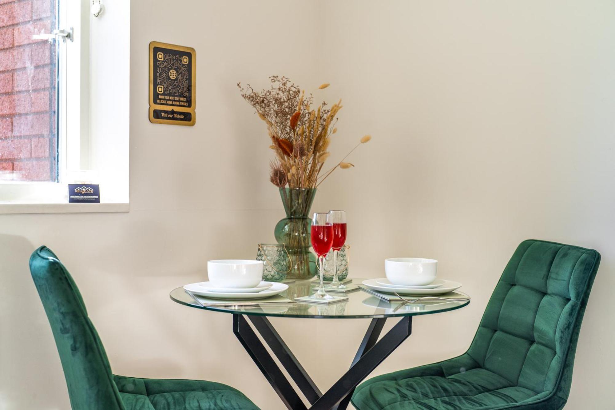Luxury 1 Bedroom Serviced Apartment With Roof Terrace & Gym Stevenage Bagian luar foto