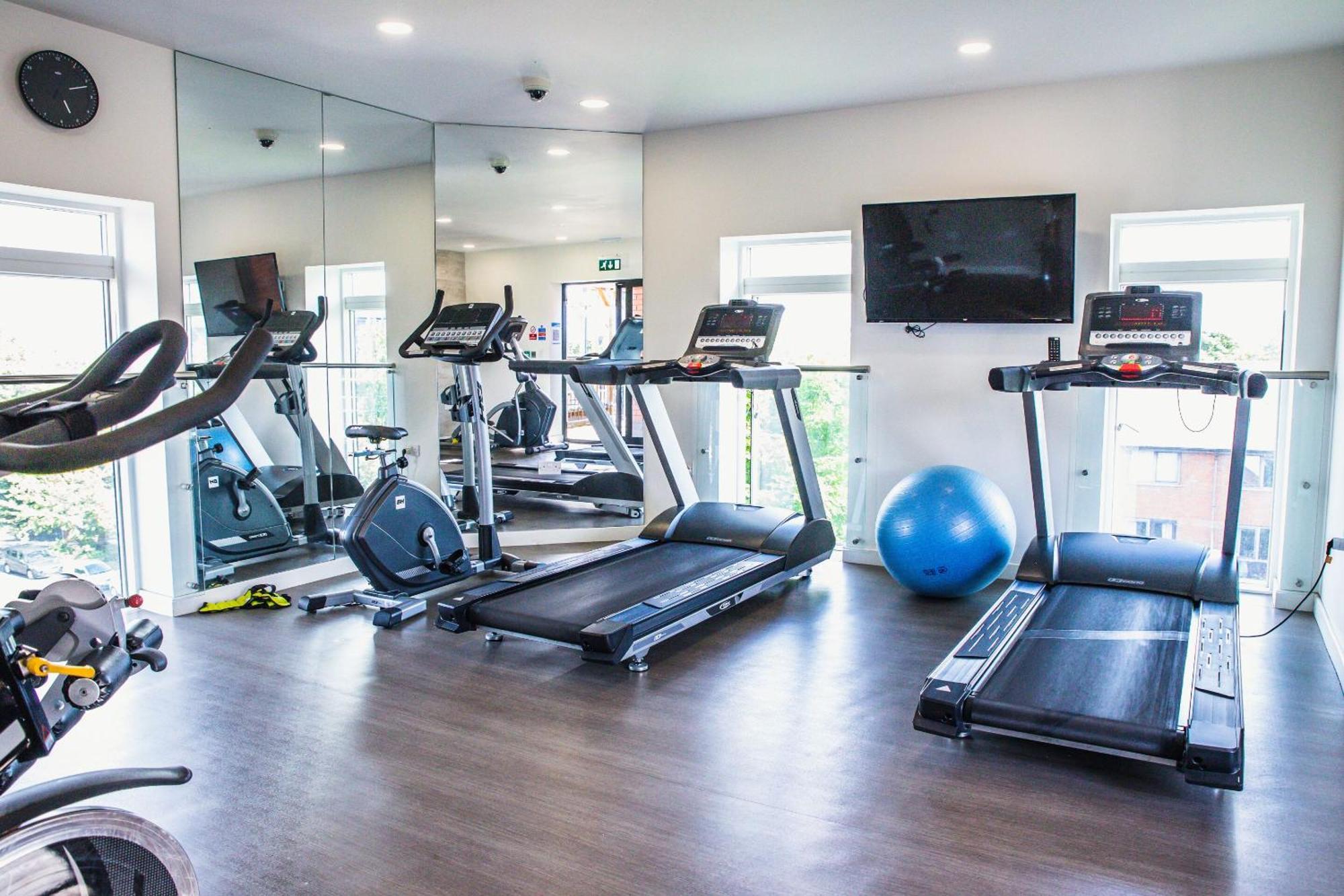 Luxury 1 Bedroom Serviced Apartment With Roof Terrace & Gym Stevenage Bagian luar foto