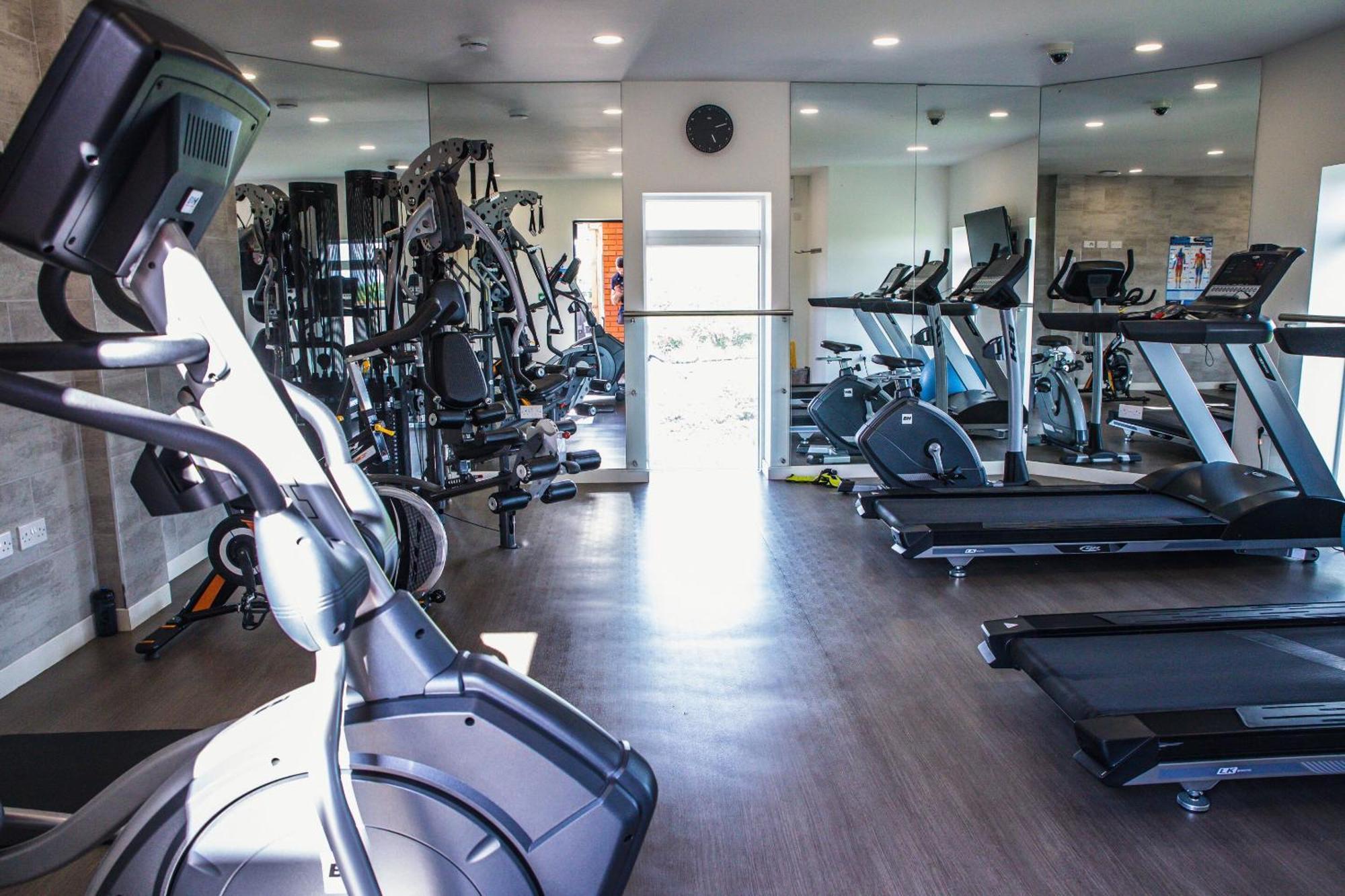 Luxury 1 Bedroom Serviced Apartment With Roof Terrace & Gym Stevenage Bagian luar foto