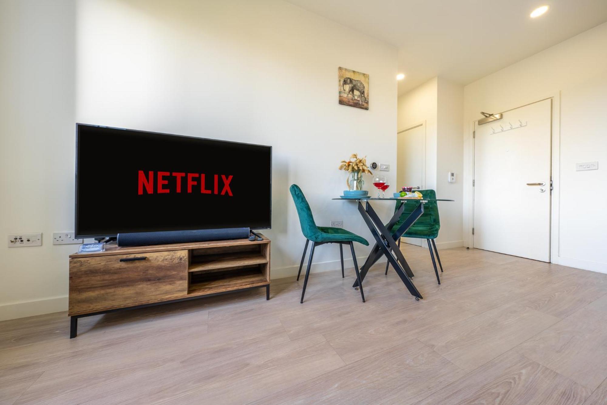 Luxury 1 Bedroom Serviced Apartment With Roof Terrace & Gym Stevenage Bagian luar foto