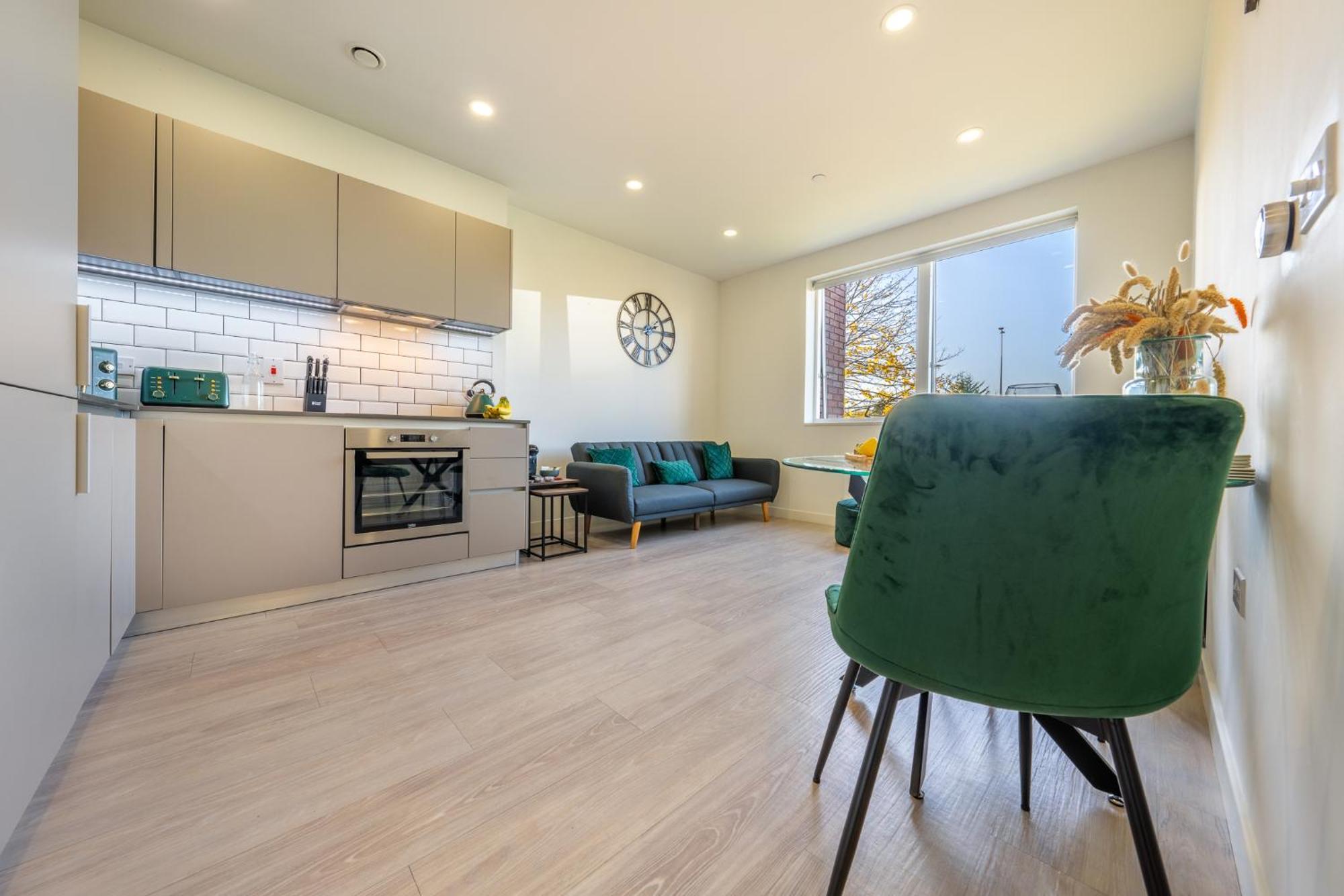 Luxury 1 Bedroom Serviced Apartment With Roof Terrace & Gym Stevenage Bagian luar foto