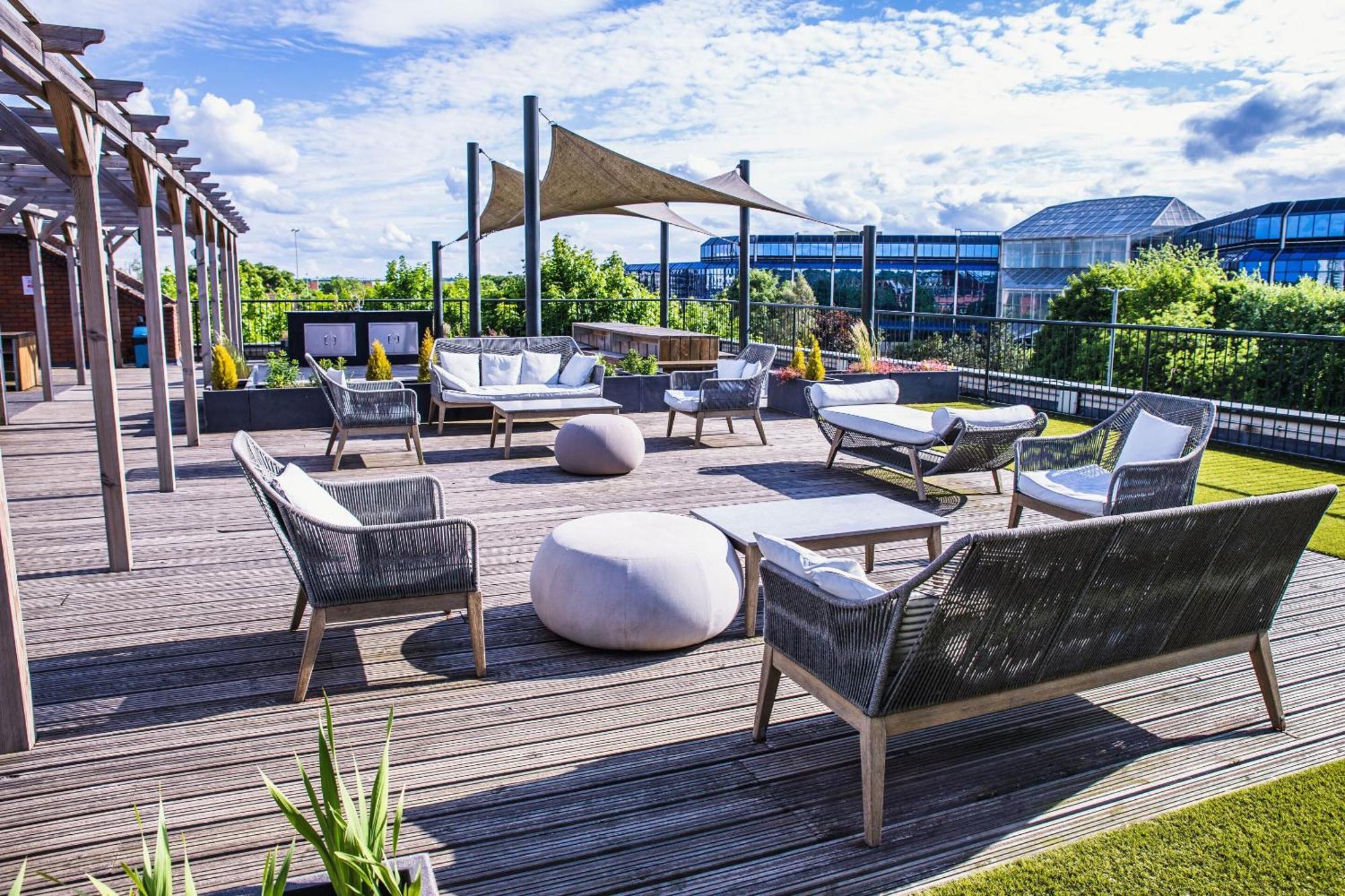 Luxury 1 Bedroom Serviced Apartment With Roof Terrace & Gym Stevenage Bagian luar foto