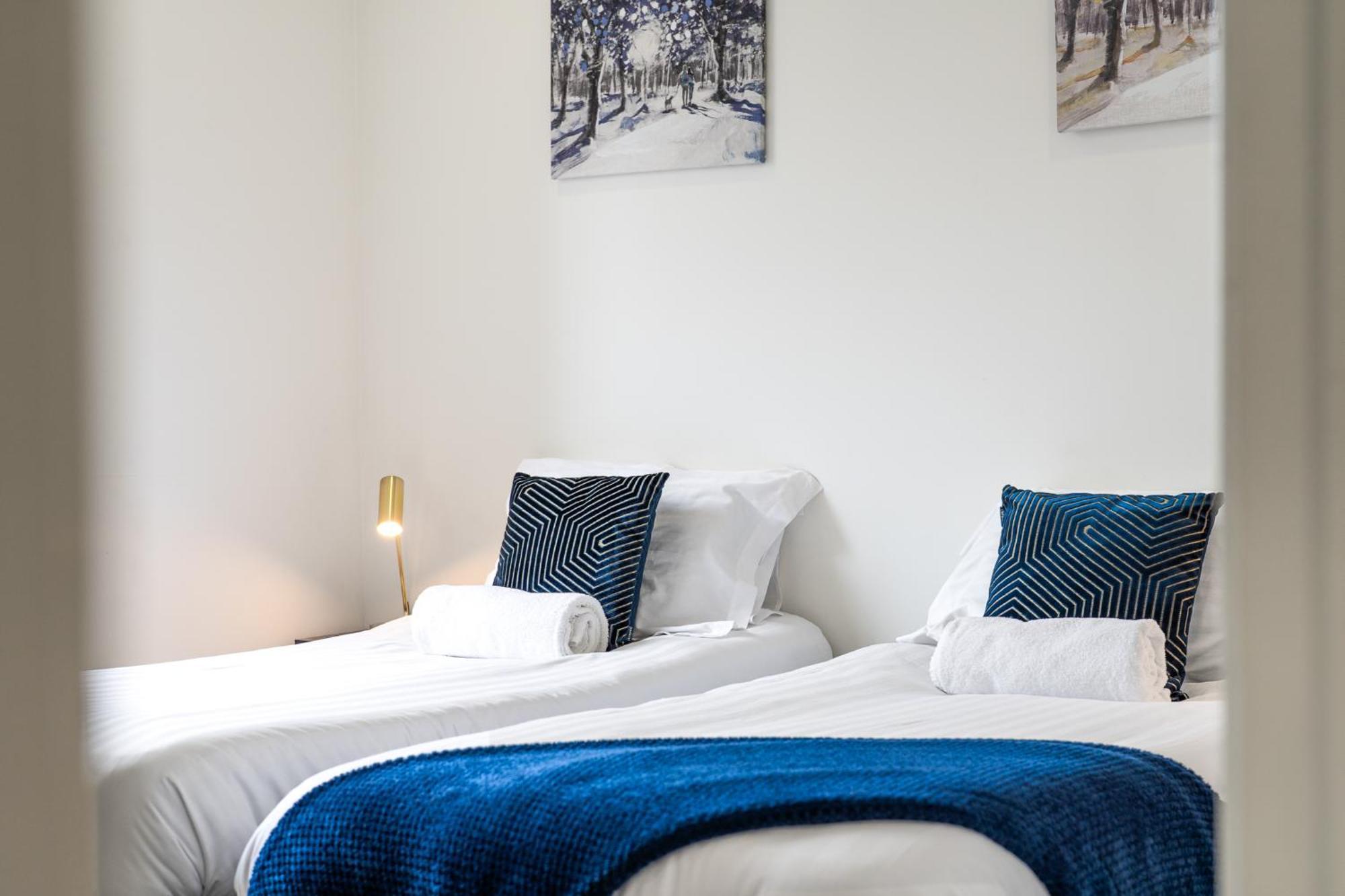 Luxury 1 Bedroom Serviced Apartment With Roof Terrace & Gym Stevenage Bagian luar foto