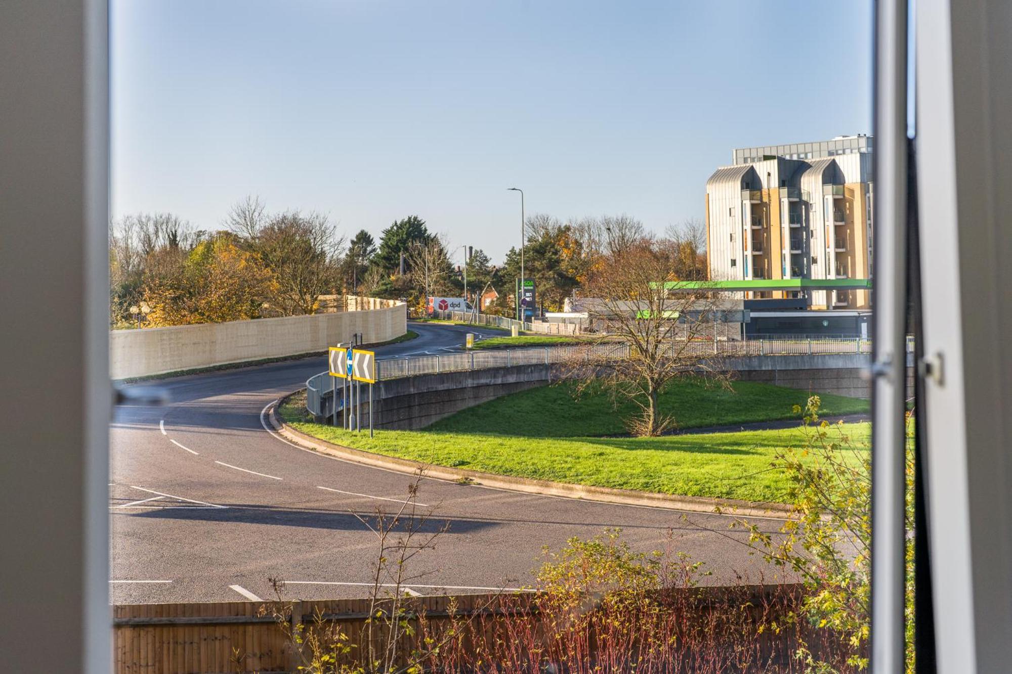 Luxury 1 Bedroom Serviced Apartment With Roof Terrace & Gym Stevenage Bagian luar foto