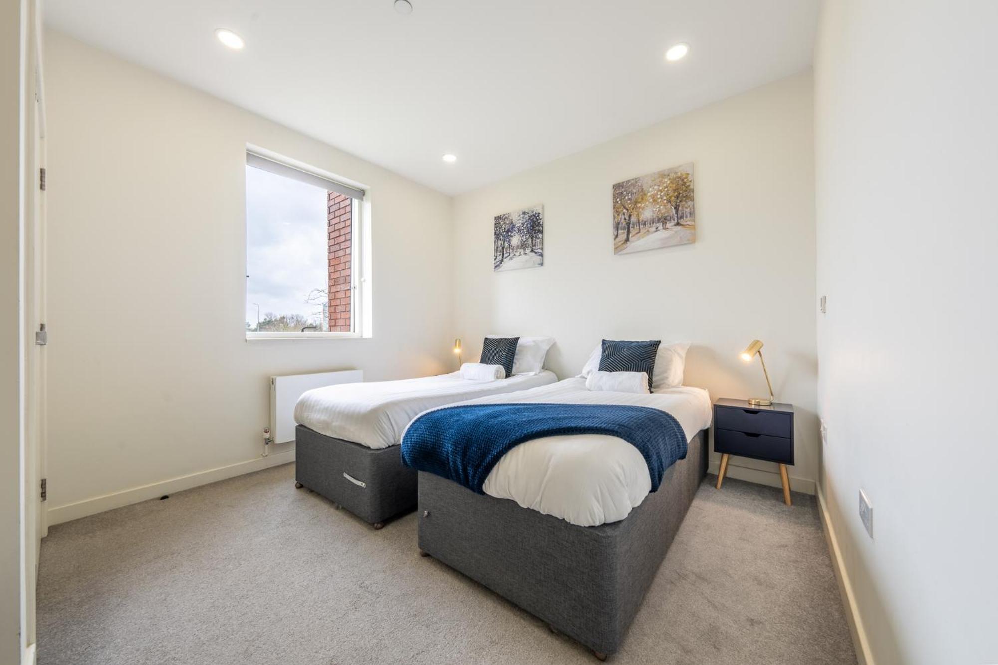 Luxury 1 Bedroom Serviced Apartment With Roof Terrace & Gym Stevenage Bagian luar foto