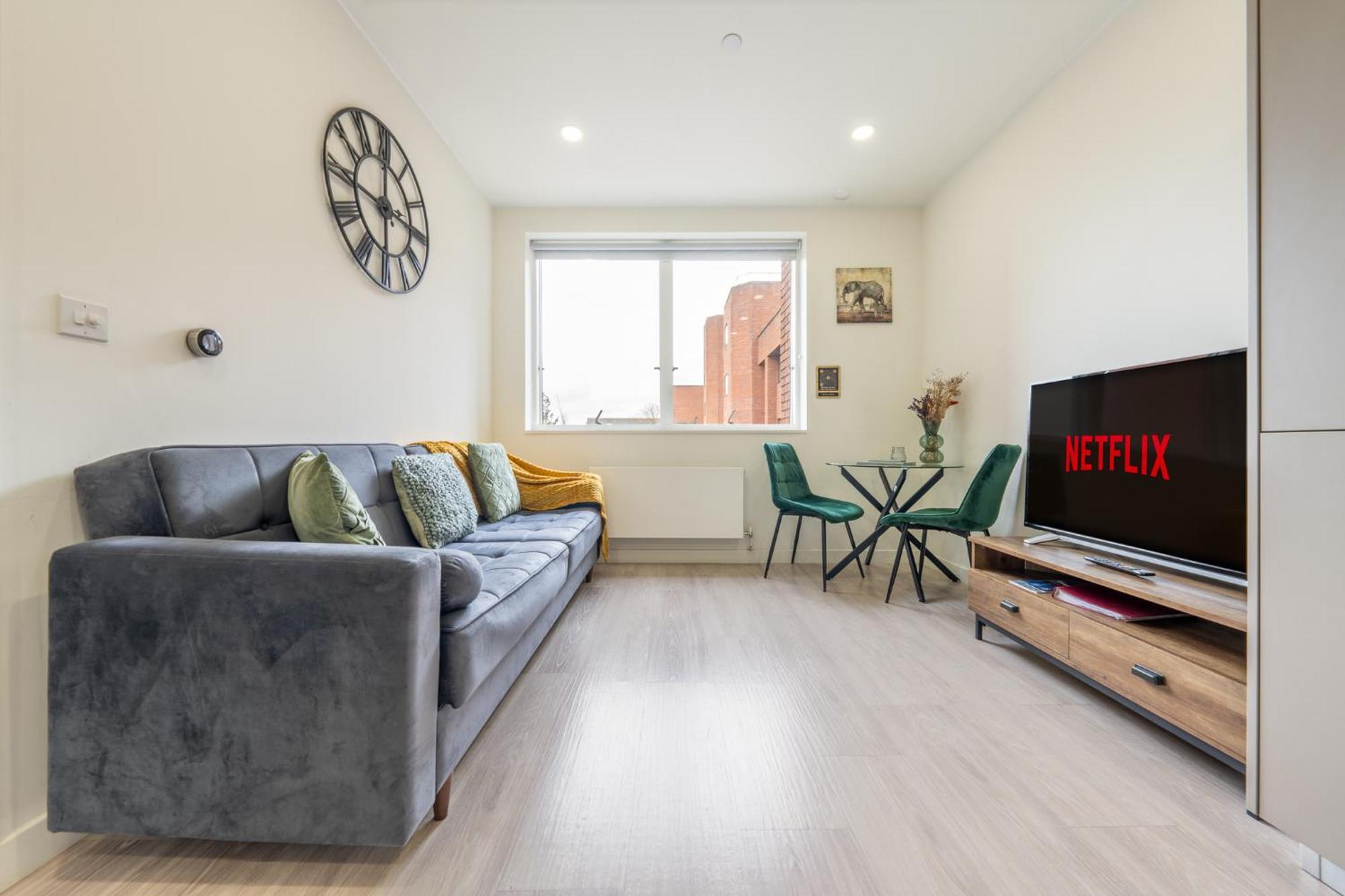 Luxury 1 Bedroom Serviced Apartment With Roof Terrace & Gym Stevenage Bagian luar foto