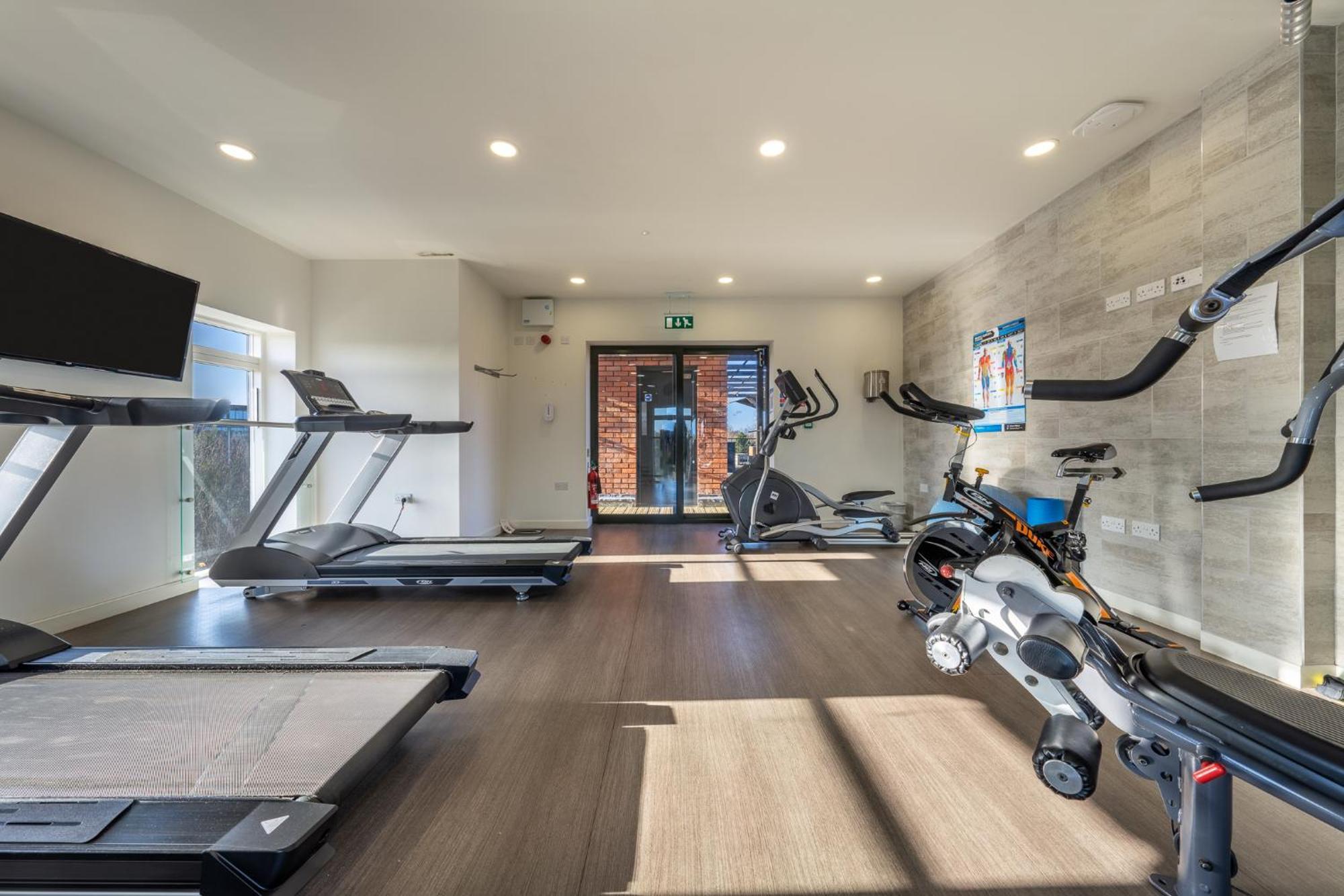 Luxury 1 Bedroom Serviced Apartment With Roof Terrace & Gym Stevenage Bagian luar foto