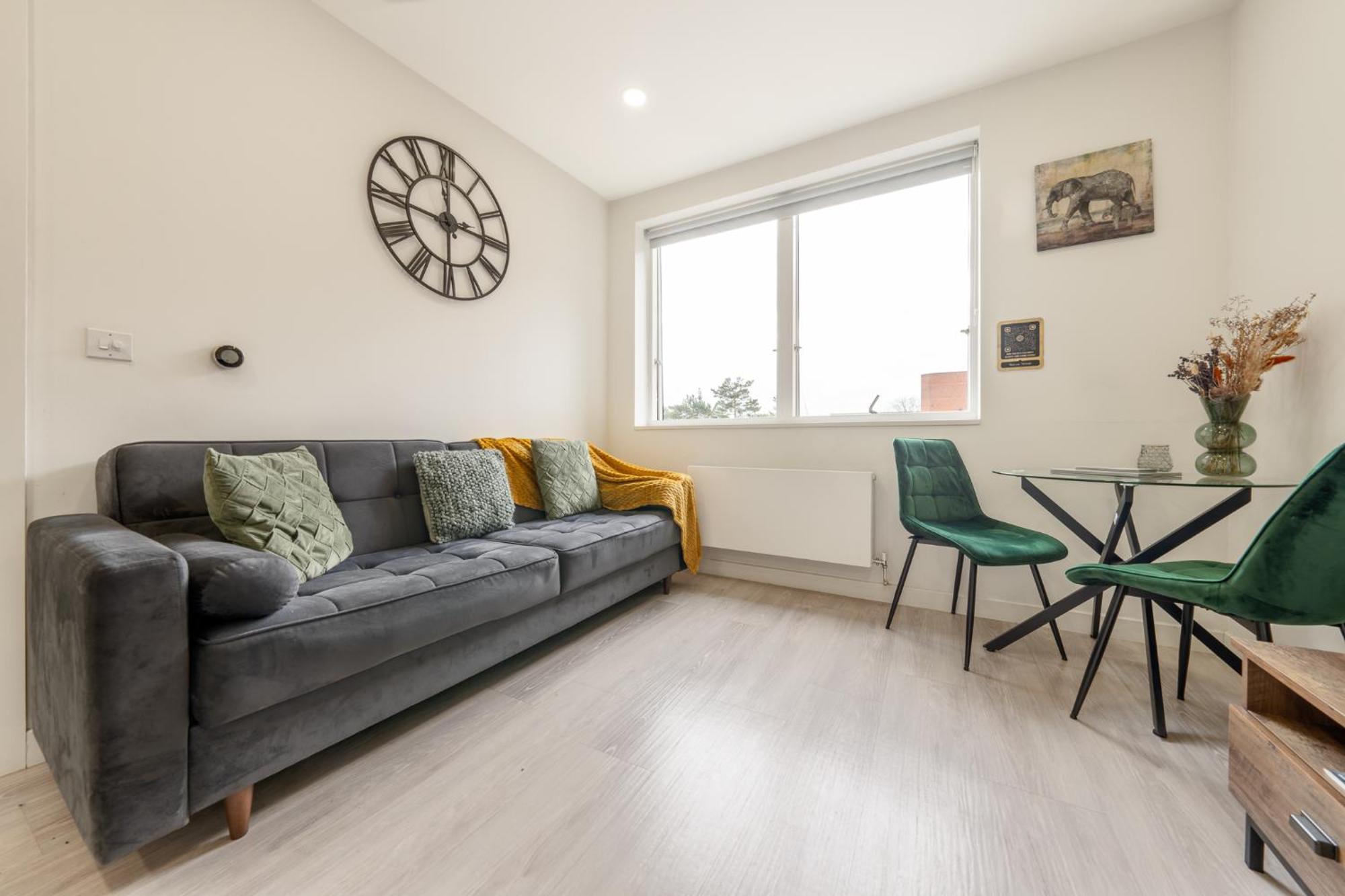 Luxury 1 Bedroom Serviced Apartment With Roof Terrace & Gym Stevenage Bagian luar foto