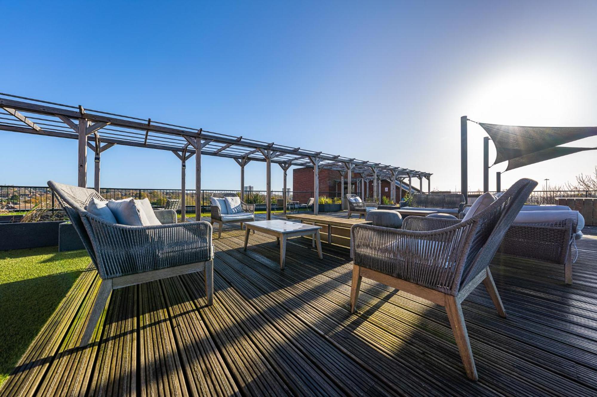 Luxury 1 Bedroom Serviced Apartment With Roof Terrace & Gym Stevenage Bagian luar foto
