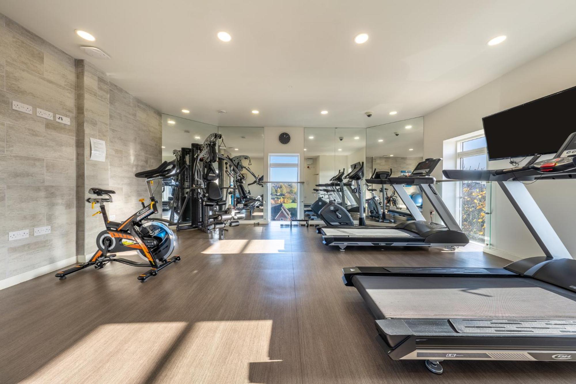 Luxury 1 Bedroom Serviced Apartment With Roof Terrace & Gym Stevenage Bagian luar foto