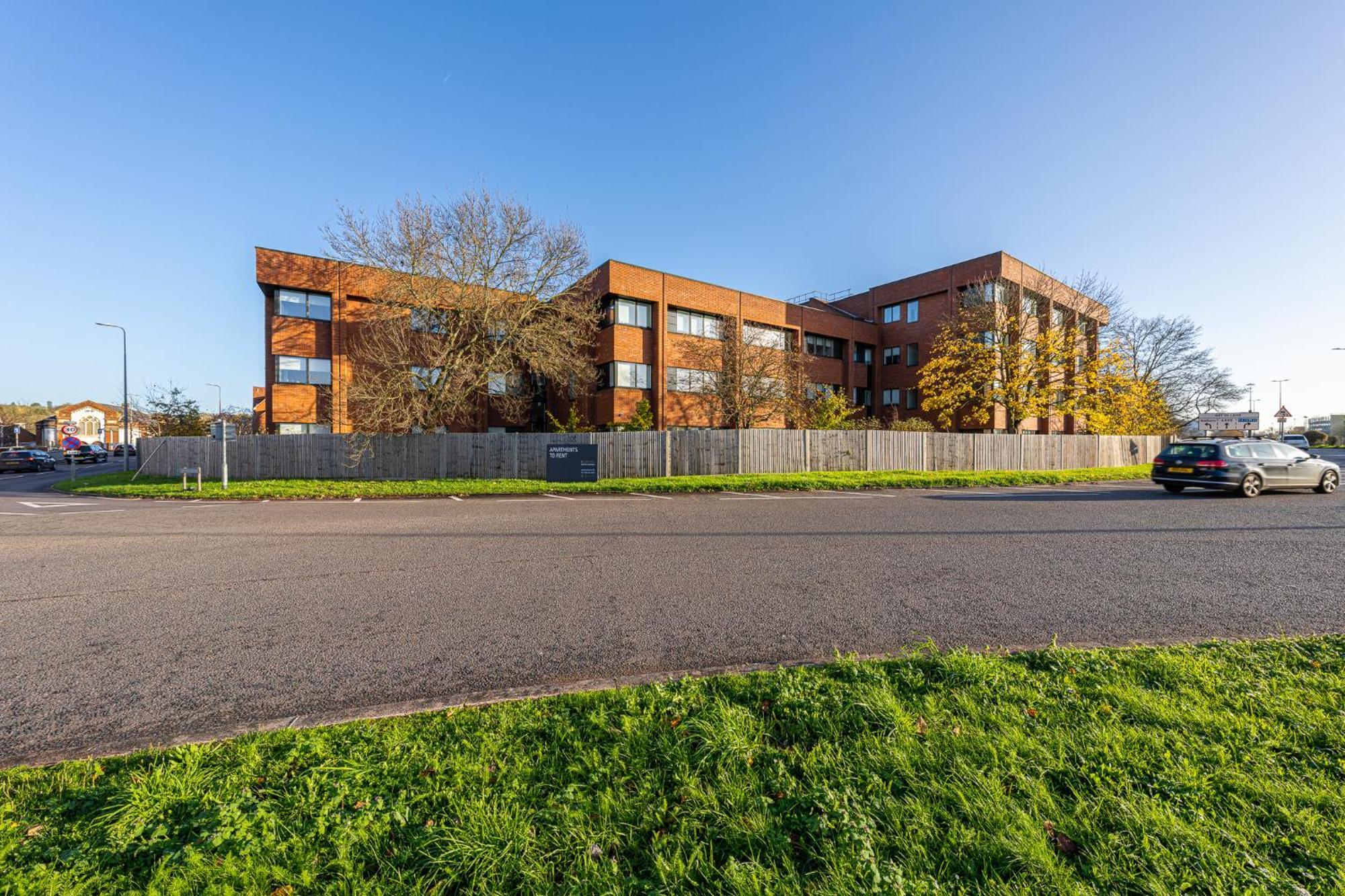 Luxury 1 Bedroom Serviced Apartment With Roof Terrace & Gym Stevenage Bagian luar foto