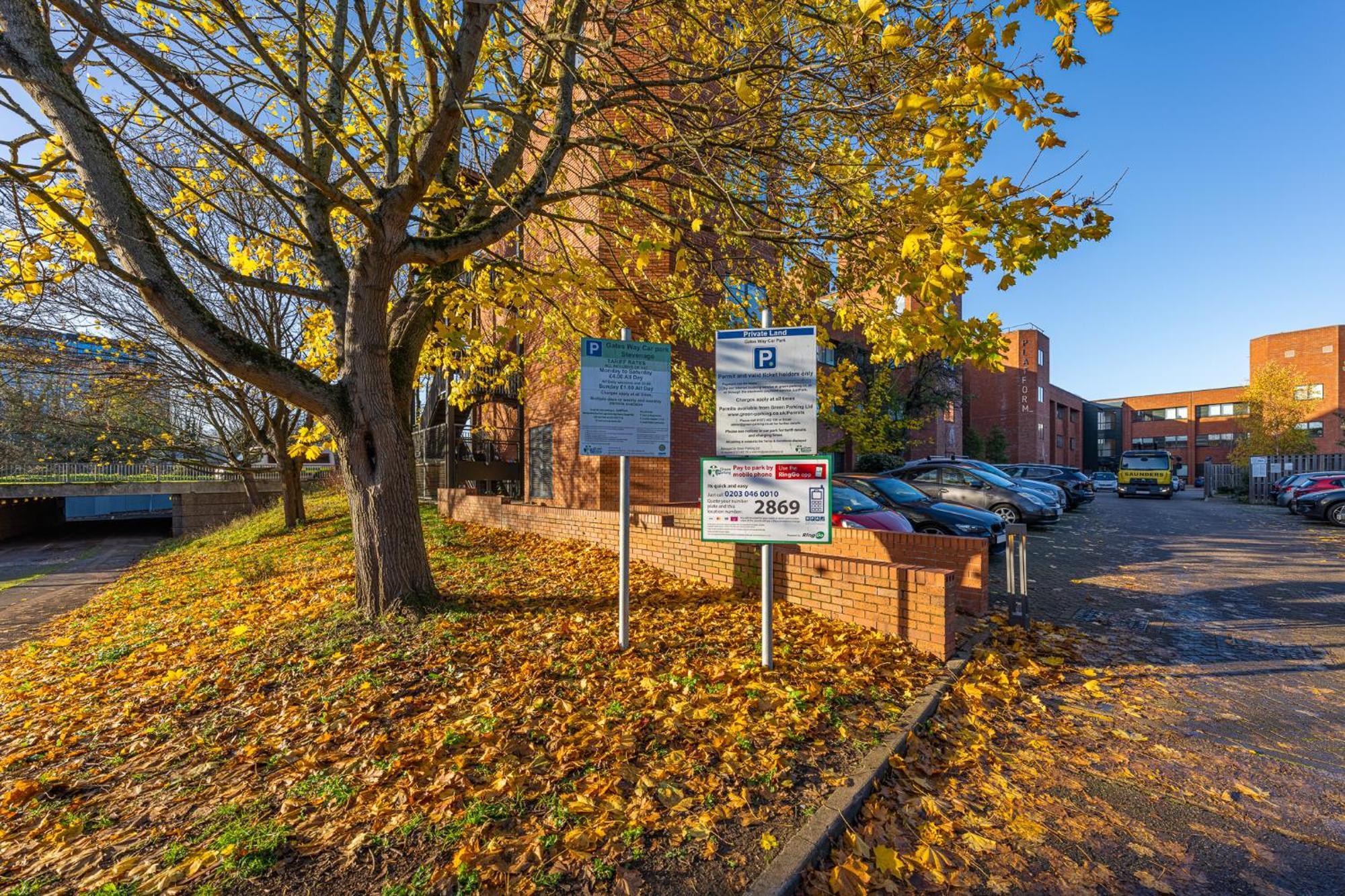 Luxury 1 Bedroom Serviced Apartment With Roof Terrace & Gym Stevenage Bagian luar foto